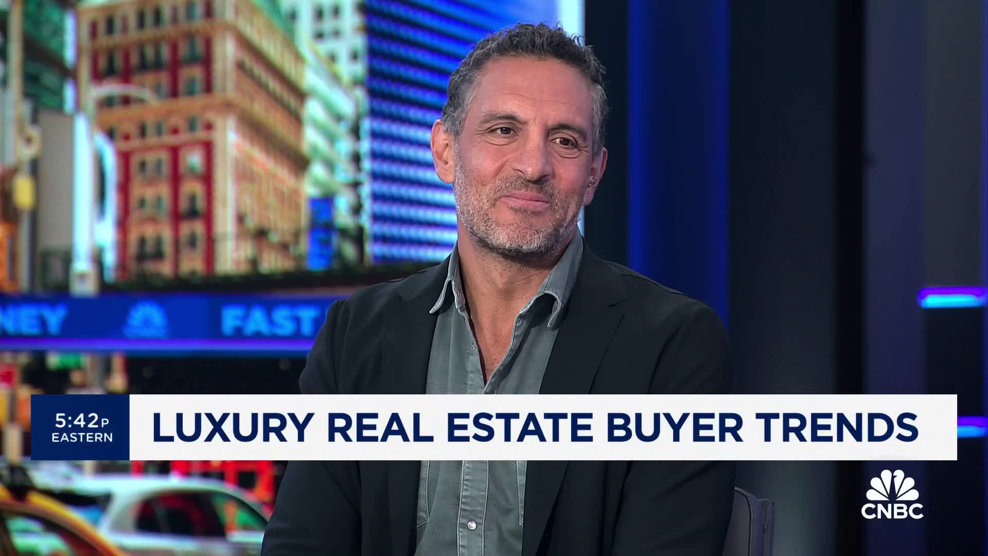 Most luxury real estate buyers are using cash, says The Agency CEO Mauricio Umansky