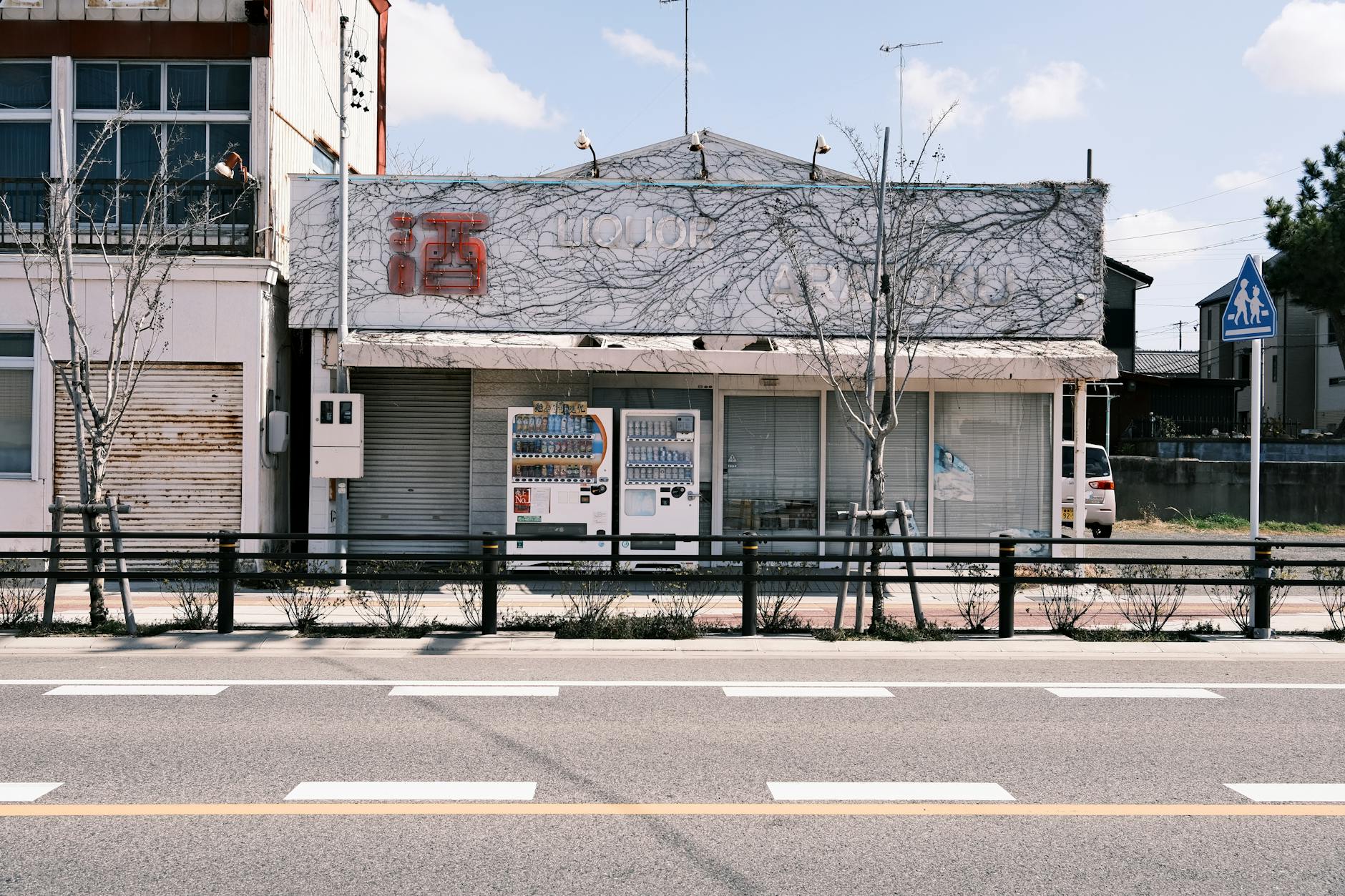Empty commercial storefront with for lease sign in urban downtown area