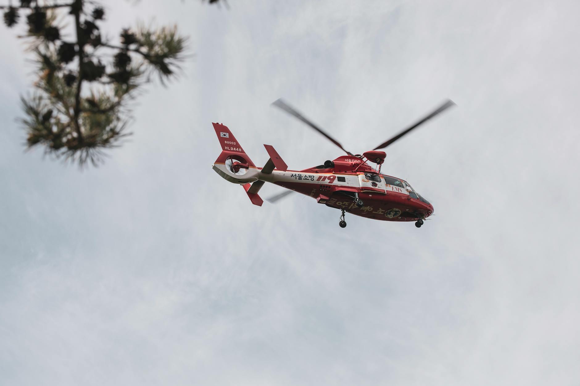 Medical helicopter performing emergency evacuation