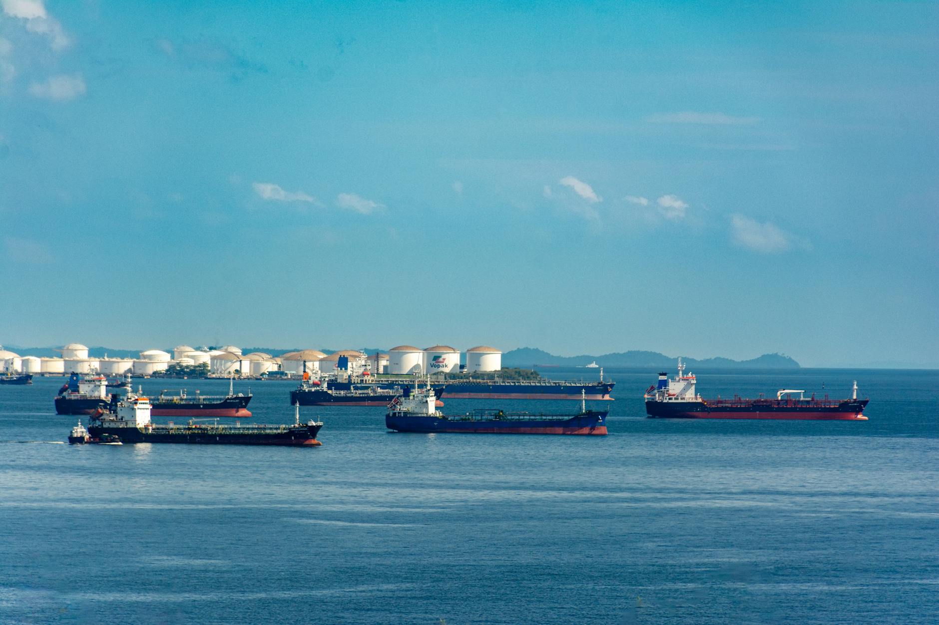Large industrial vessels and maritime infrastructure equipment