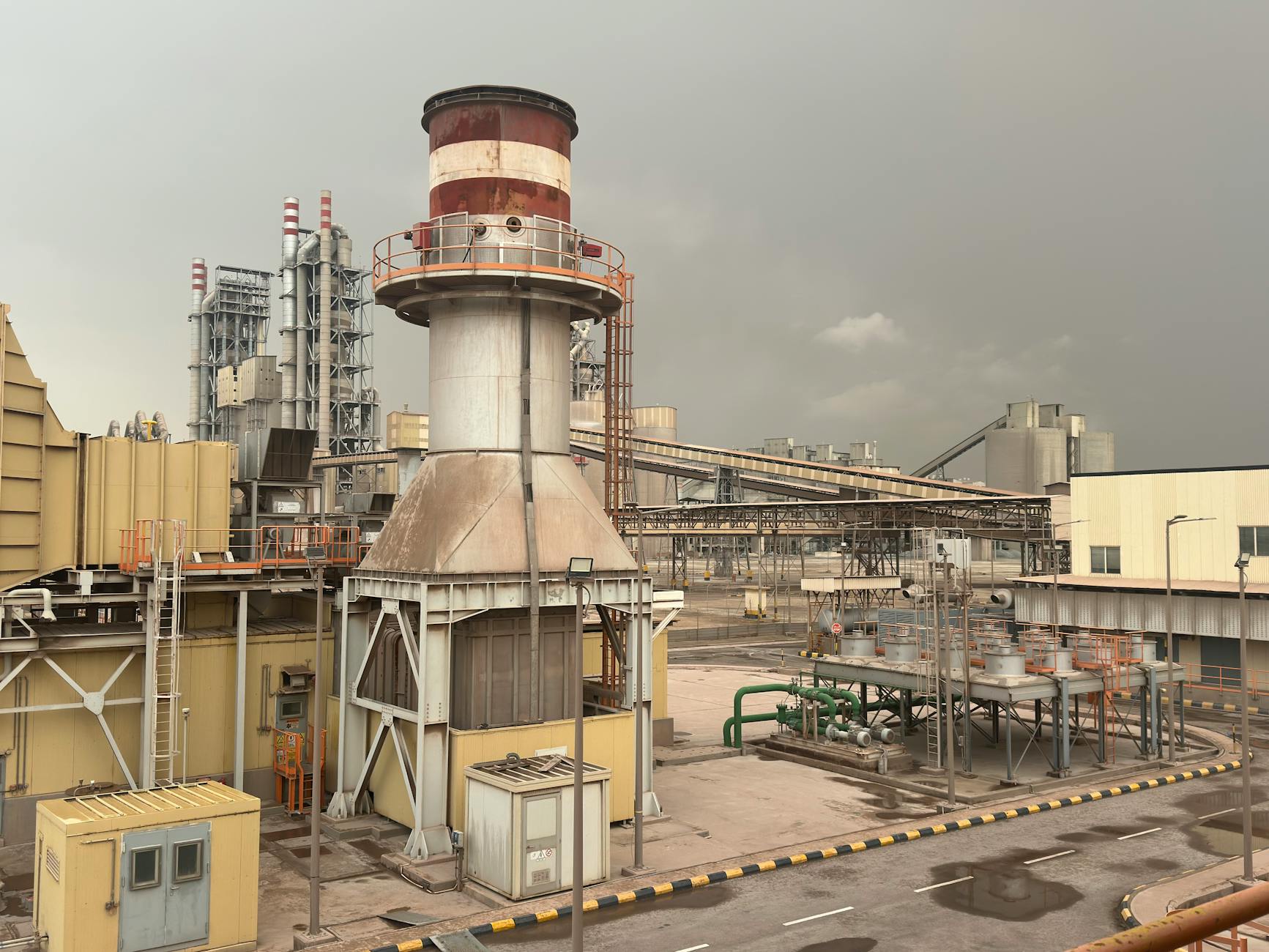 Large industrial processing plant with storage silos