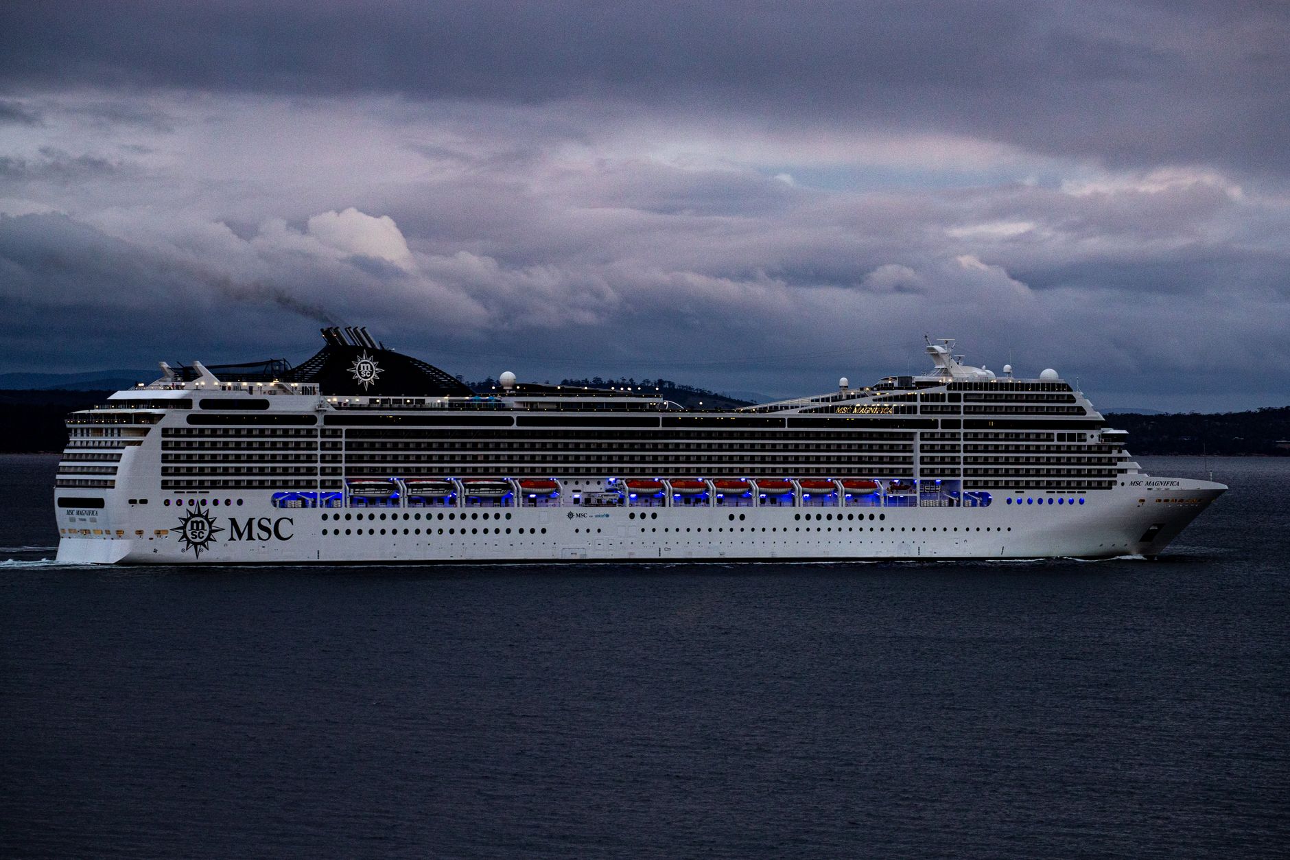 Large cruise ship at sea where passenger hantavirus exposure occurred