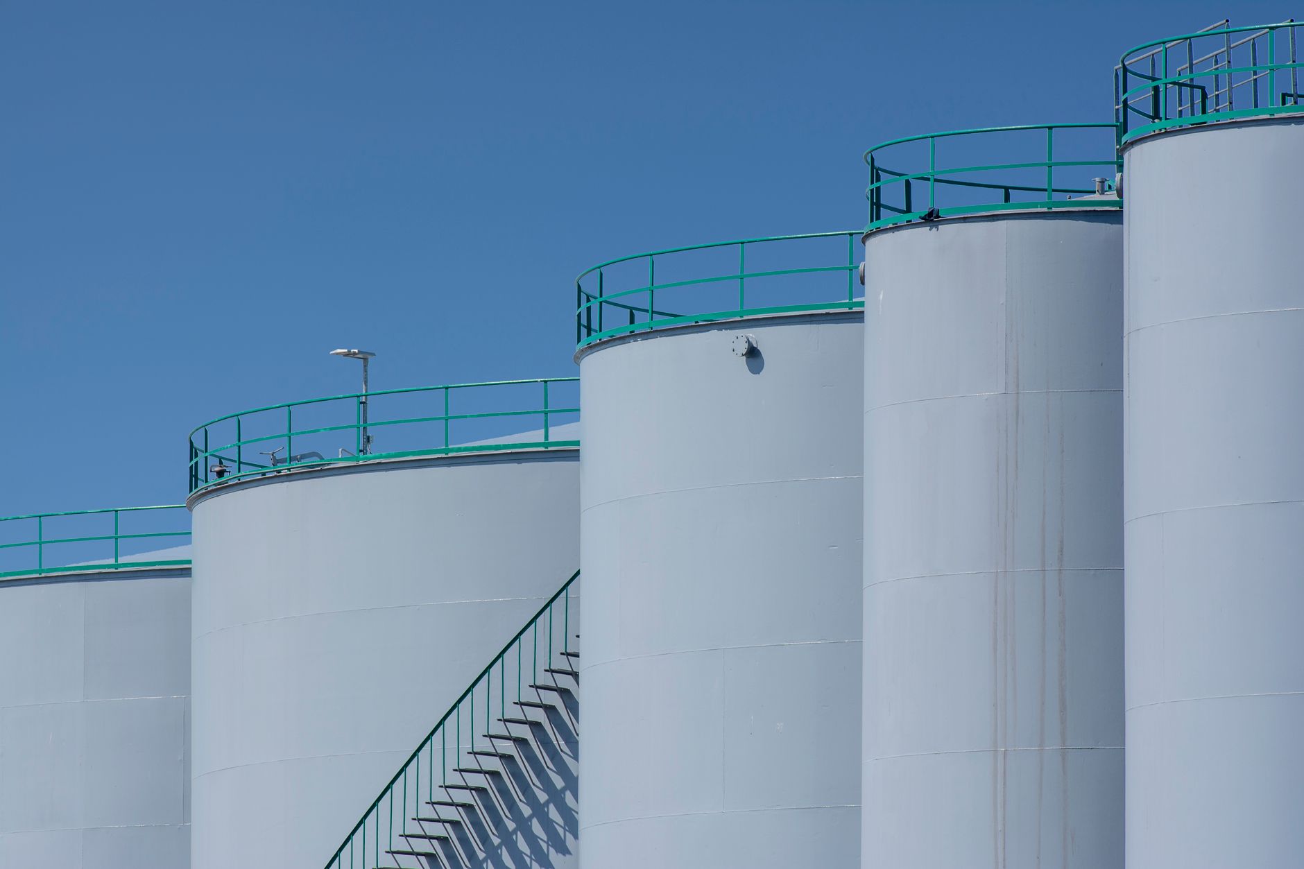 Oil refinery with industrial infrastructure reflecting energy market activity