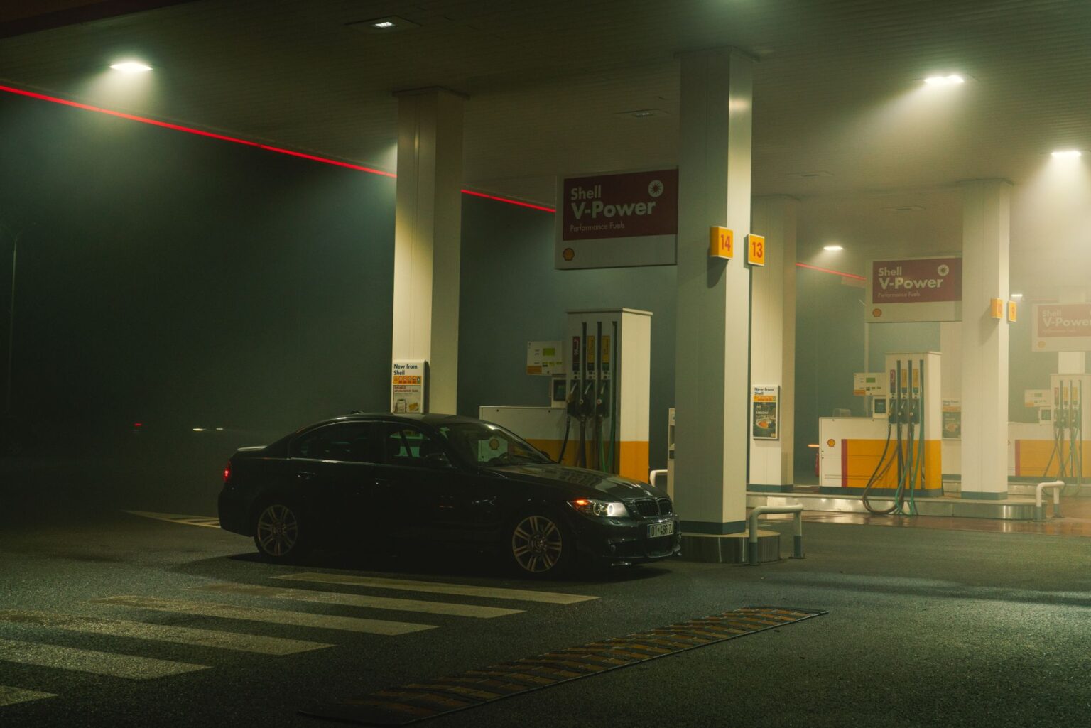 Cars lined up at a gas station during a fuel shortage
