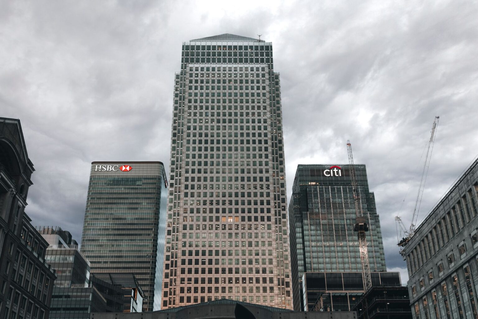 Exterior of a large U.S. bank building representing major financial institutions reporting earnings