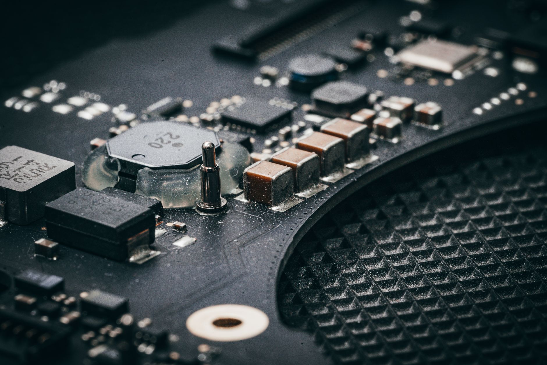 Close-up of an advanced semiconductor chip representing AMD and tech sector performance