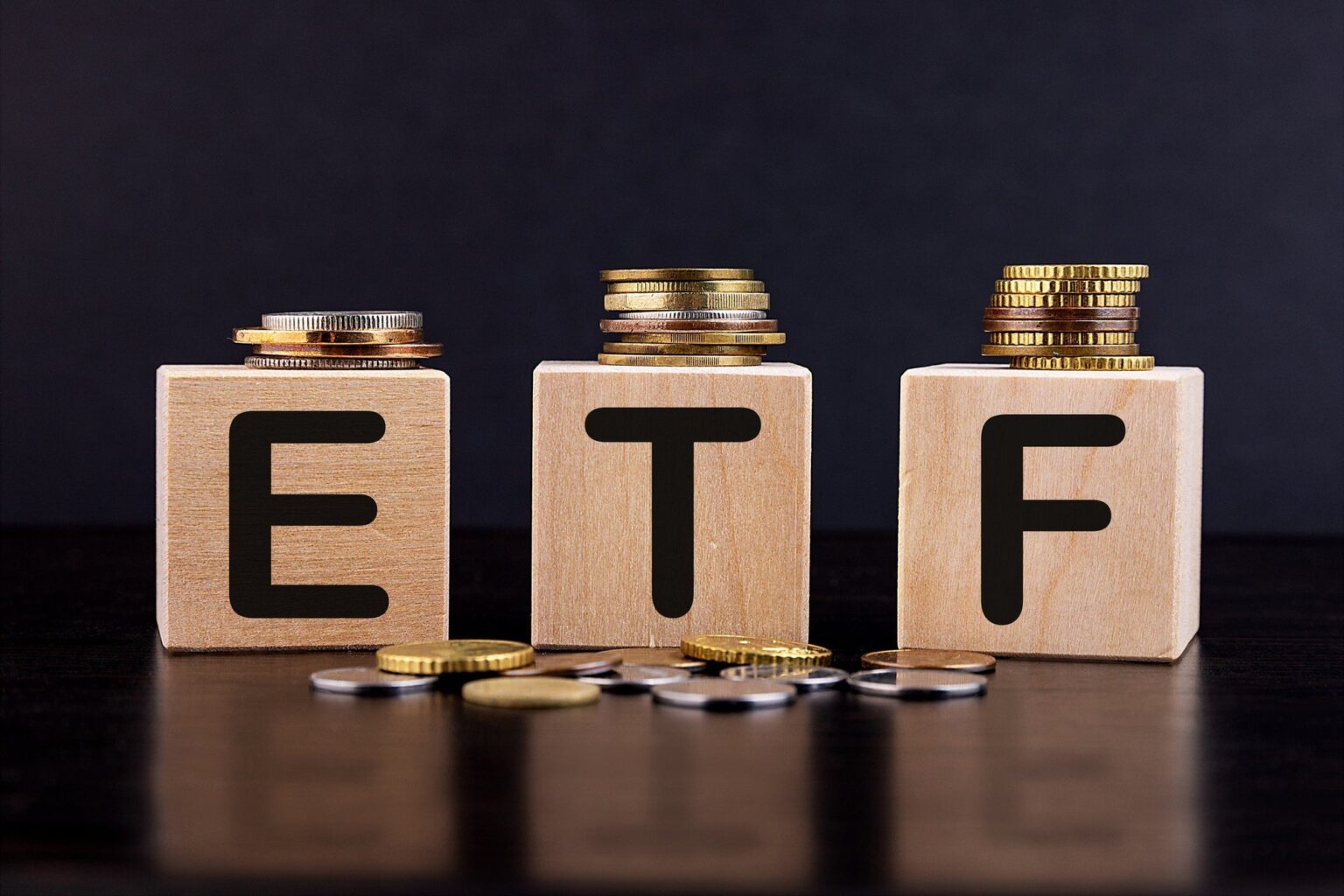 Investor reviewing dividend ETF performance on a laptop