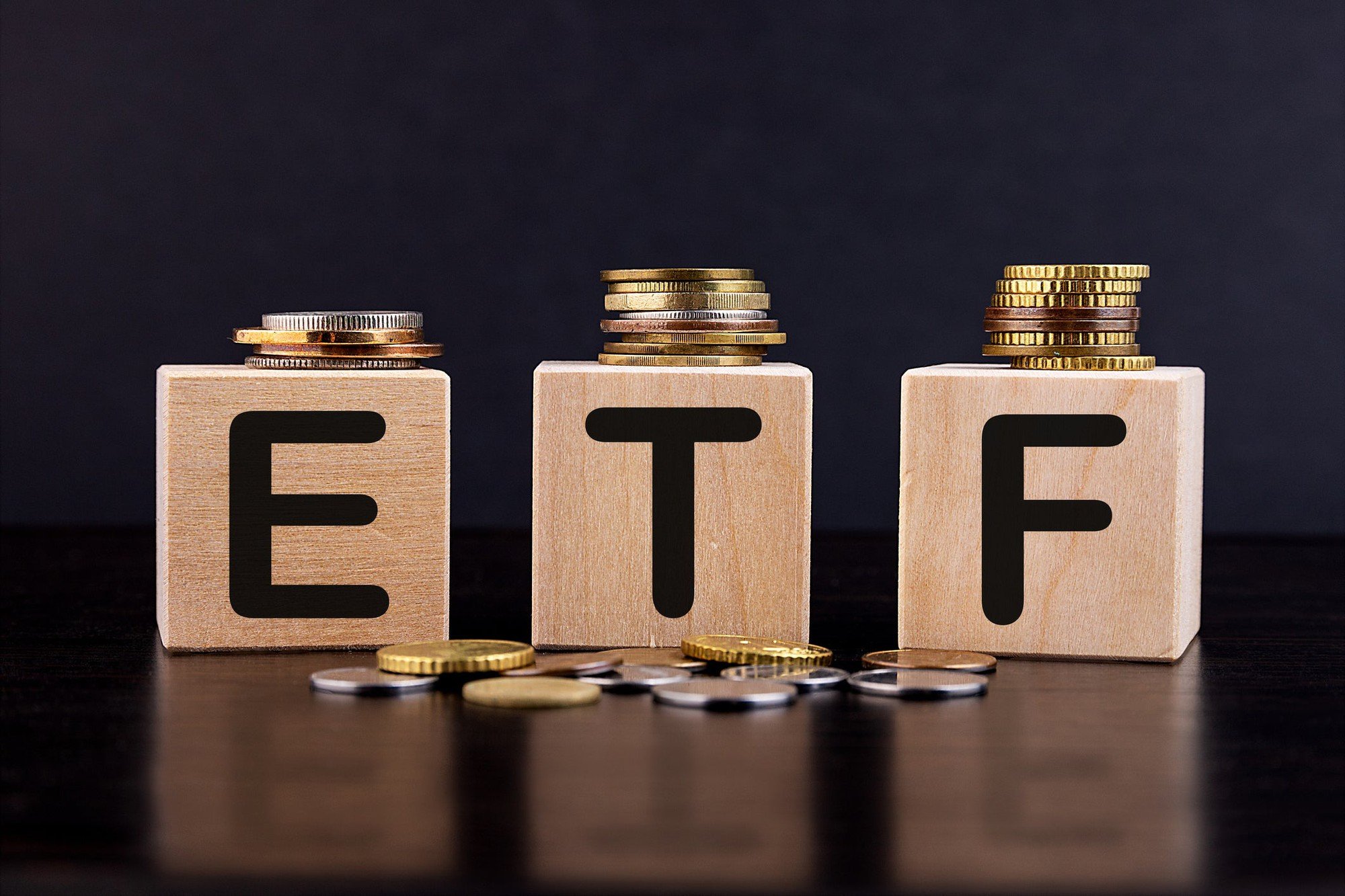 Investor reviewing dividend ETF performance on a laptop