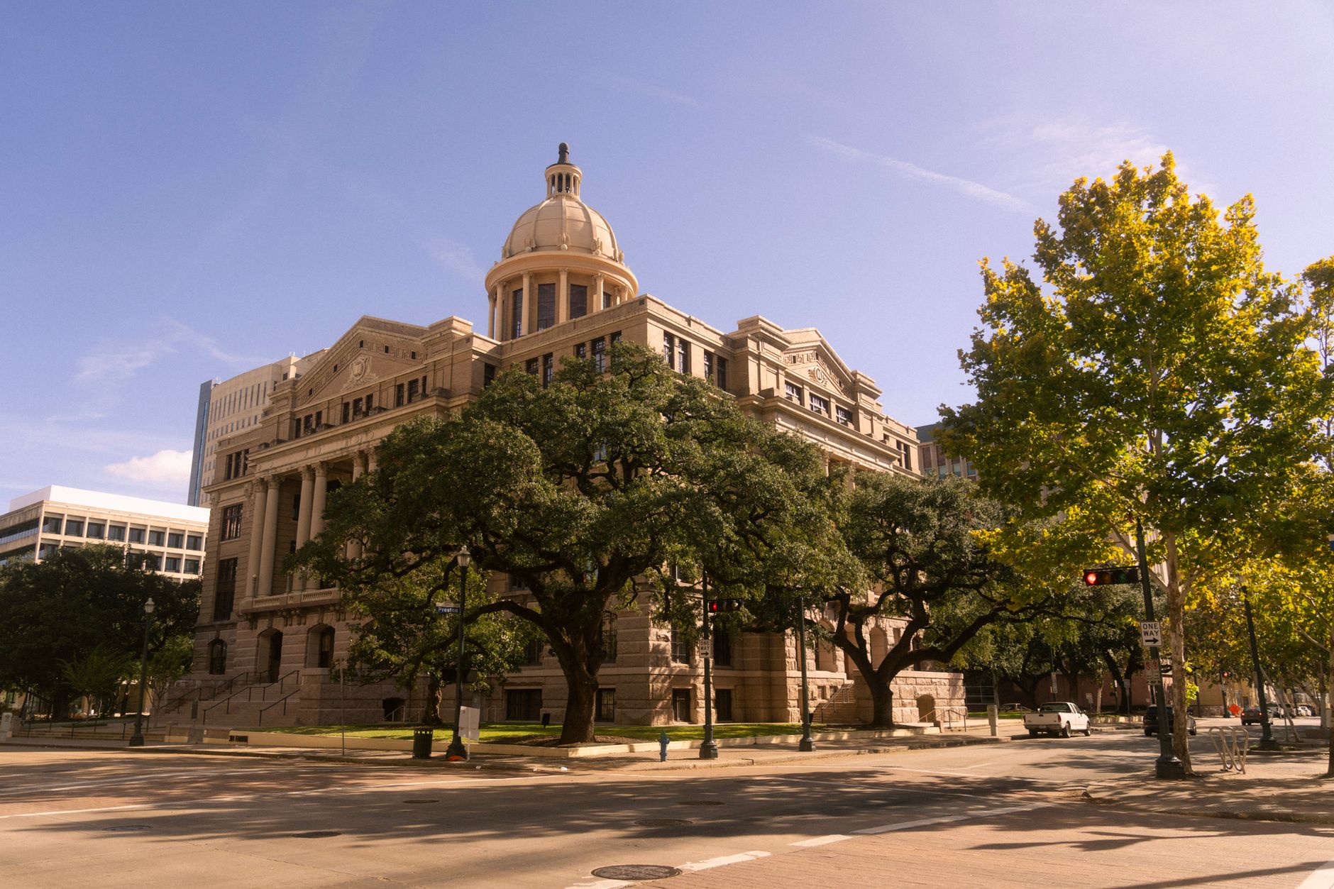 Exterior view of a federal courthouse building